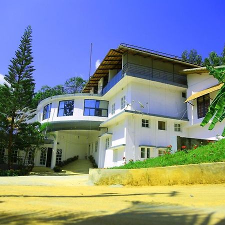 La Flora Beverly Hill Resort Madikeri Buitenkant foto