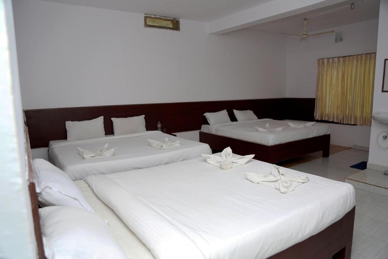 La Flora Beverly Hill Resort Madikeri Buitenkant foto