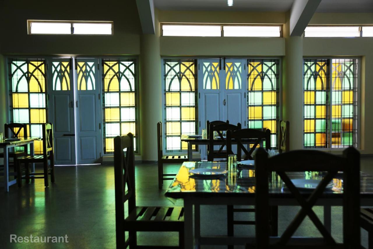 La Flora Beverly Hill Resort Madikeri Buitenkant foto
