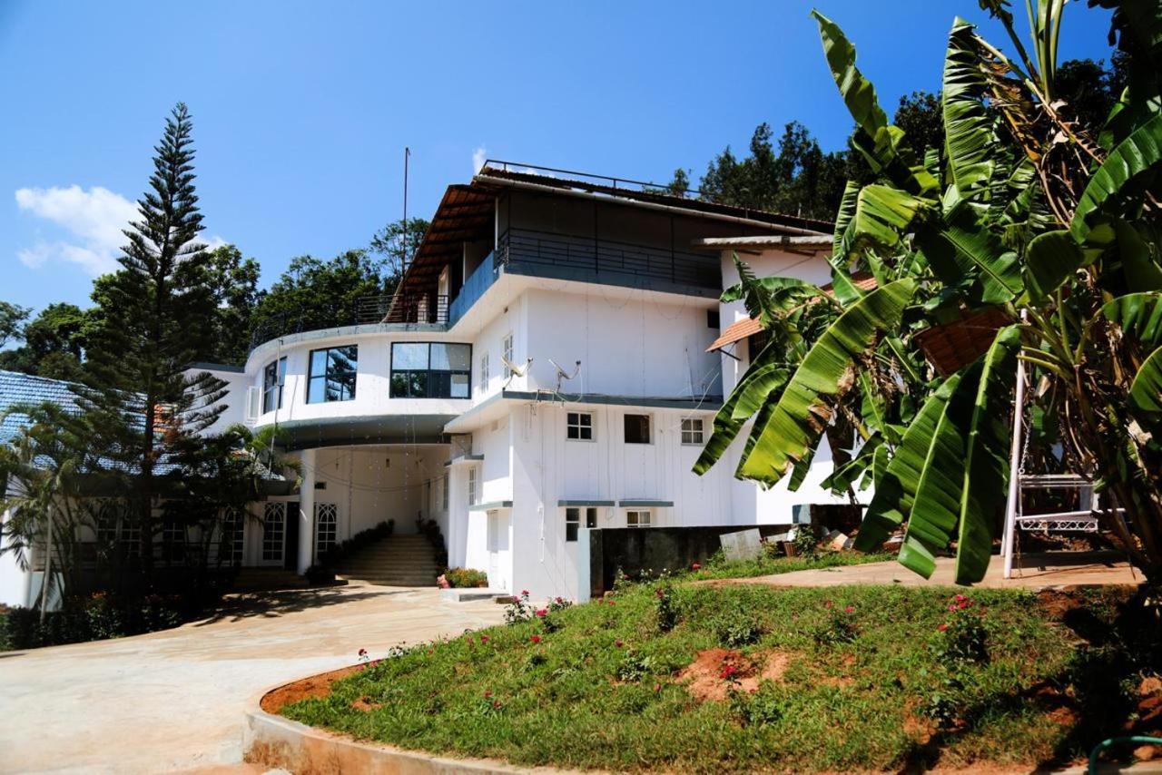 La Flora Beverly Hill Resort Madikeri Buitenkant foto