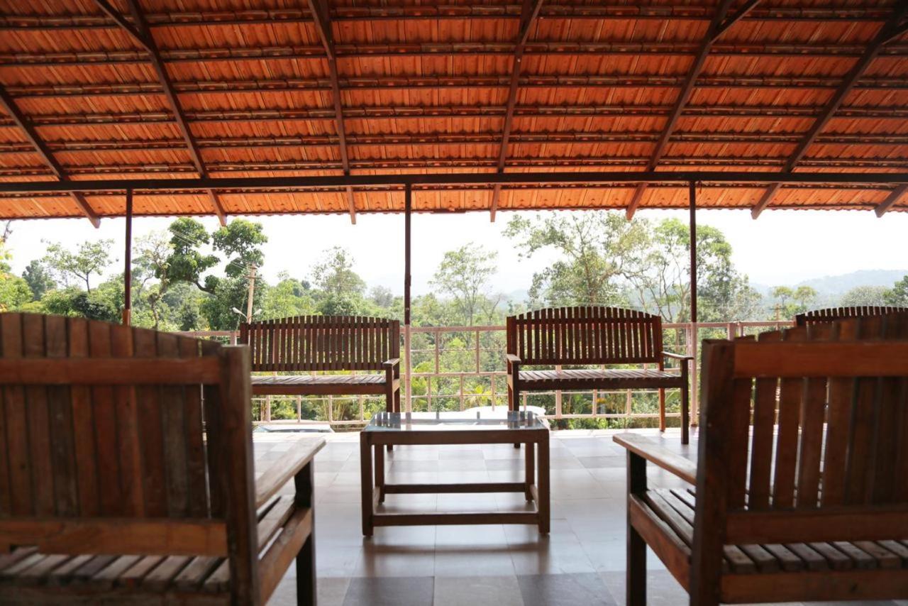La Flora Beverly Hill Resort Madikeri Buitenkant foto