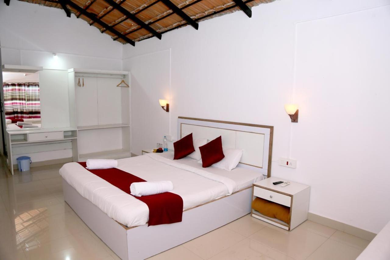 La Flora Beverly Hill Resort Madikeri Buitenkant foto